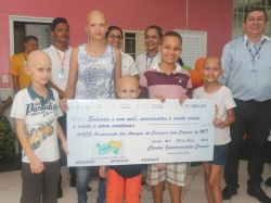 Comper doa R$ 71.9 mil para a AACCMT da Campanha Troco Solidrio